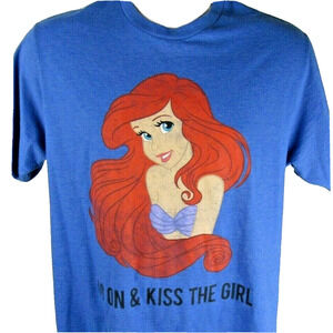 Disney Little Mermaid T-Shirt Size Medium Blue Kiss Girl Princess